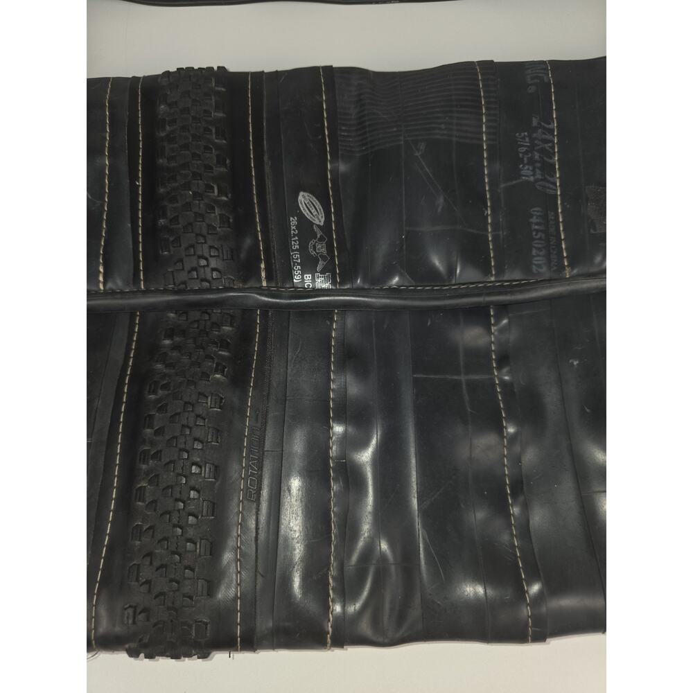 Totally Tubular Design Upcycled Bicycle Inner Tube Messenger Bag - Picture 4 of 14